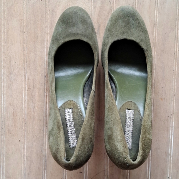 Banana Republic "Union" Dark Olive Green Suede Leather Platform Block Heel Pumps - Picture 2 of 12